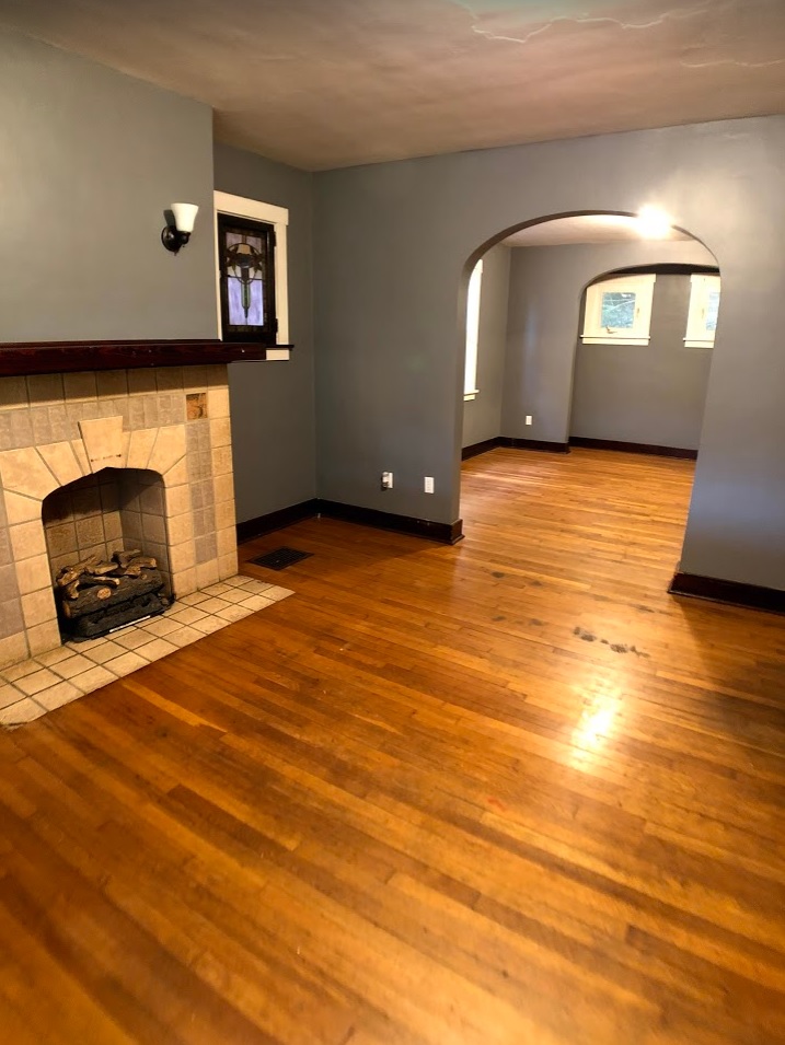 Pittsburgh House: 121 East Meyers Street