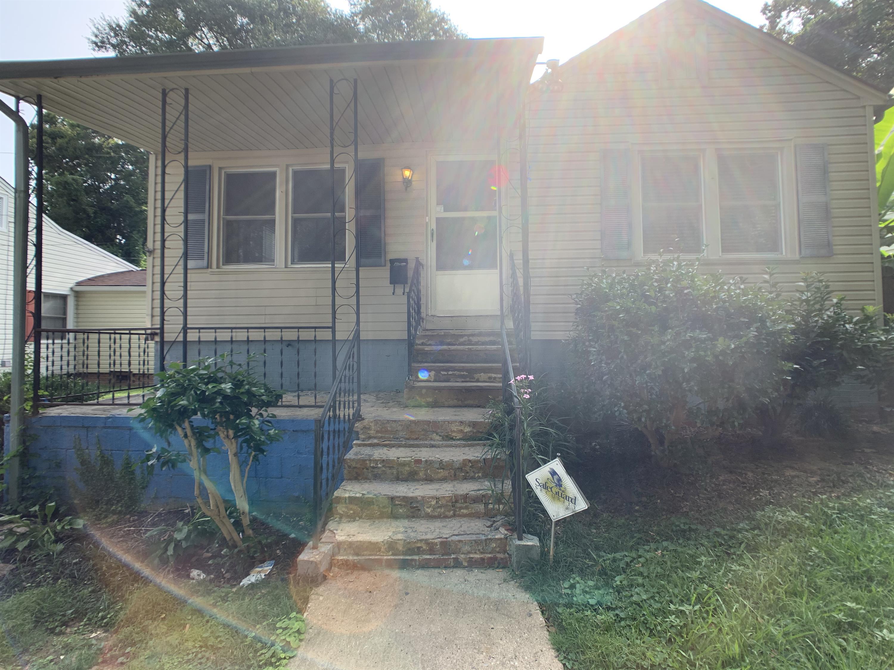 Gastonia House: 904 Neil Street