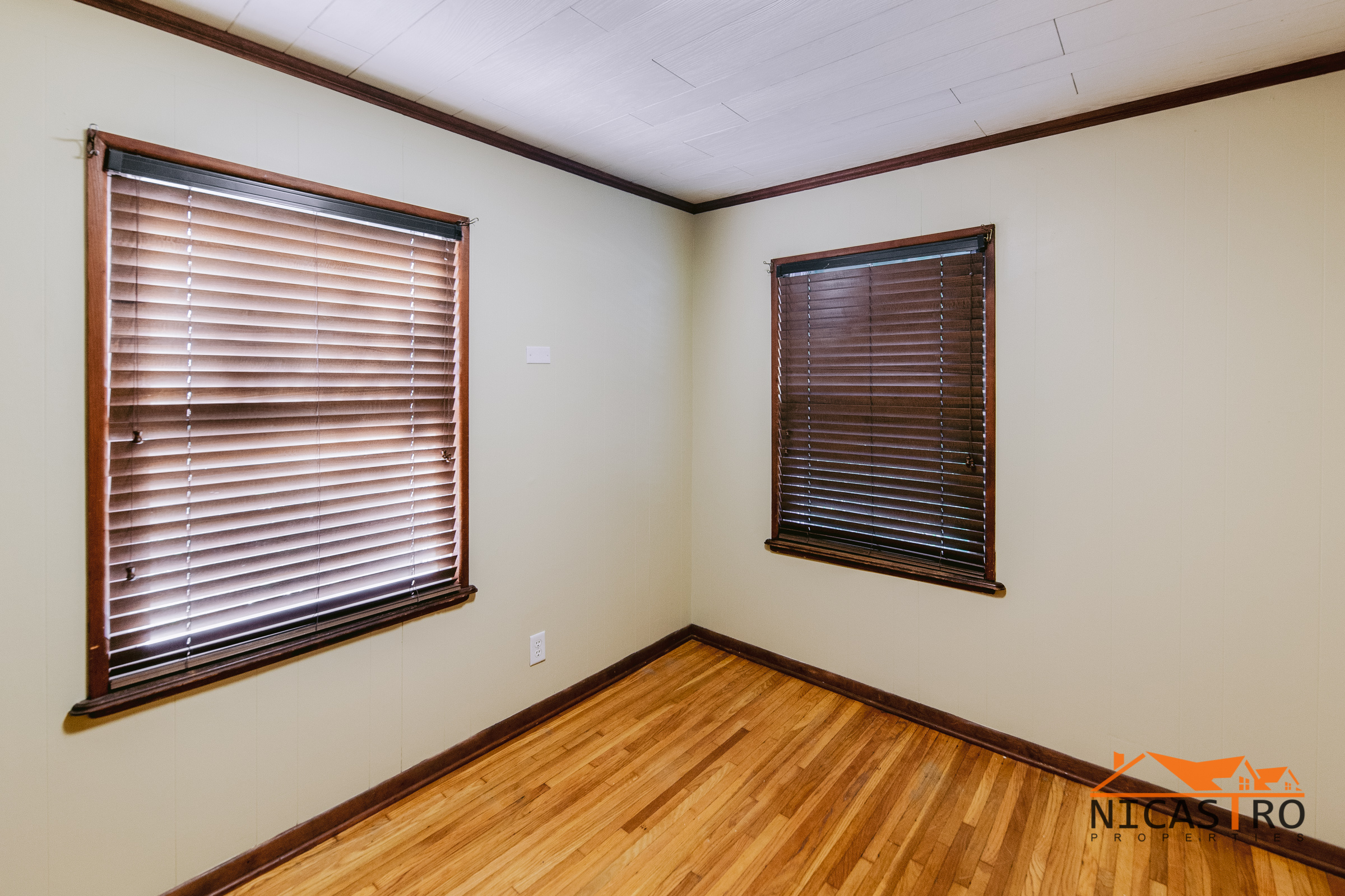 Request a Viewing for 2140 Waldeck Avenue Tenant Turner