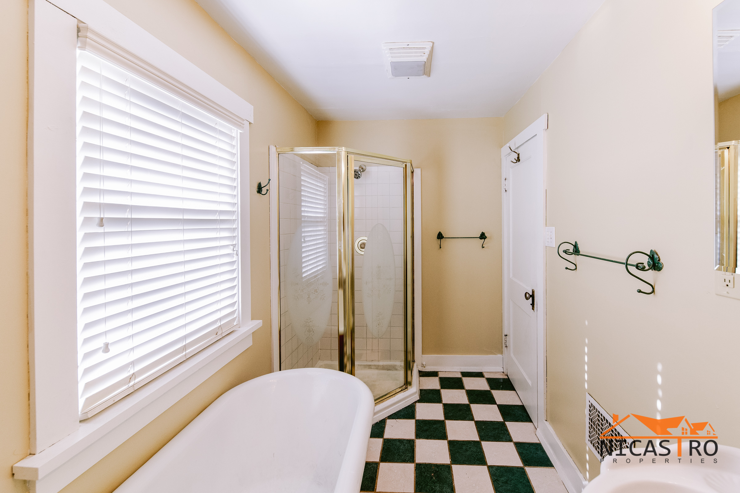 Request a Viewing for 2140 Waldeck Avenue Tenant Turner