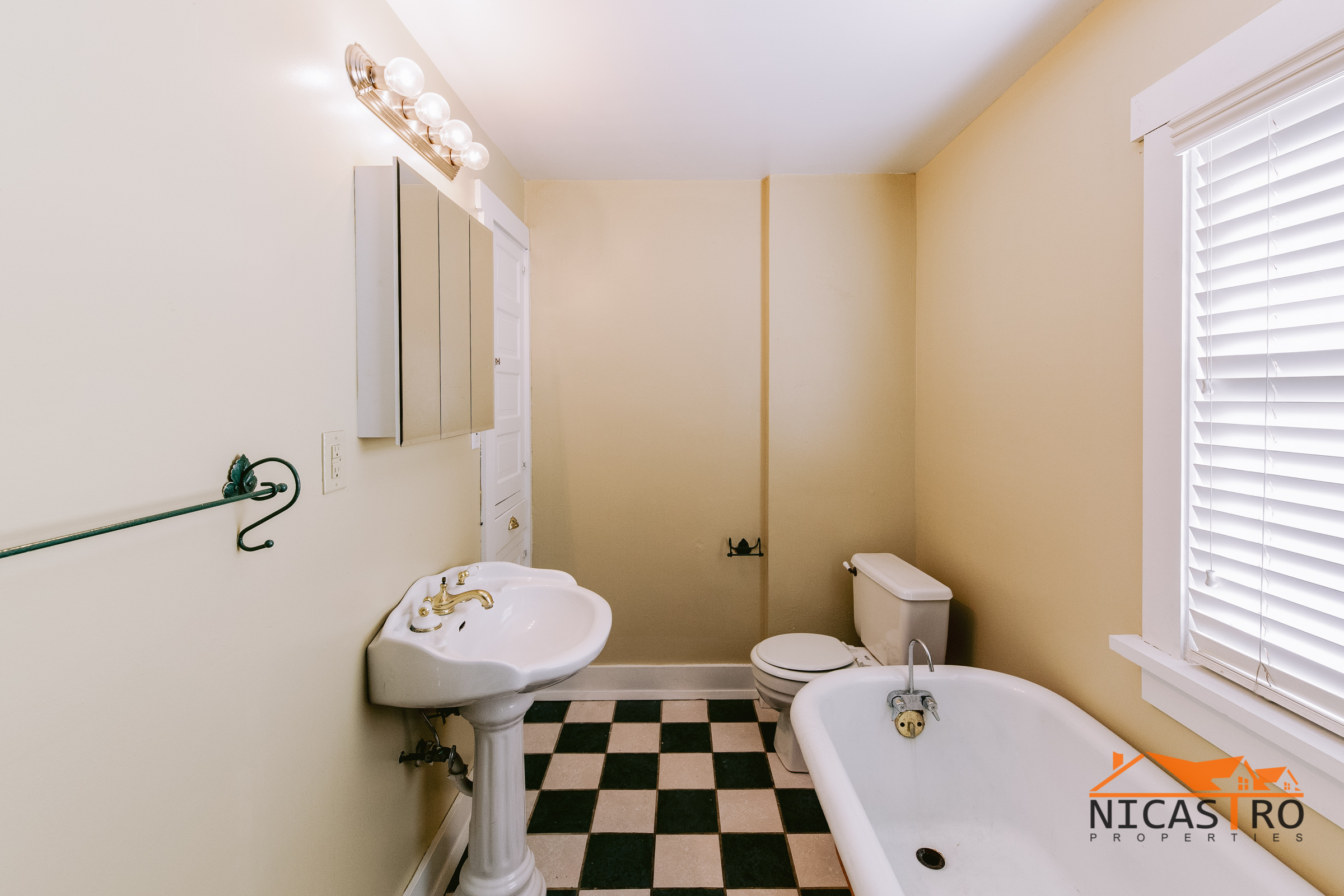 Request a Viewing for 2140 Waldeck Avenue Tenant Turner