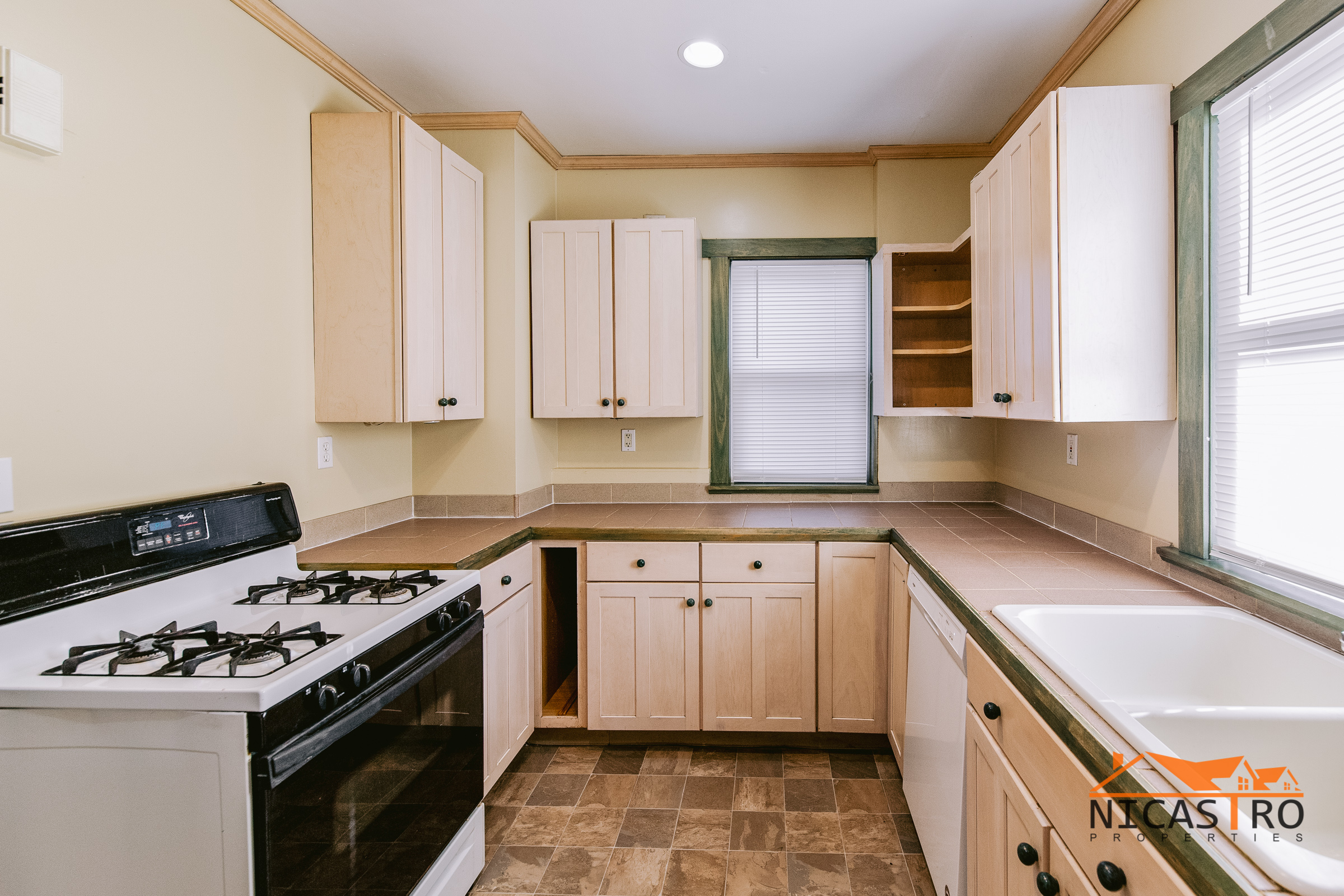 Request a Viewing for 2140 Waldeck Avenue Tenant Turner