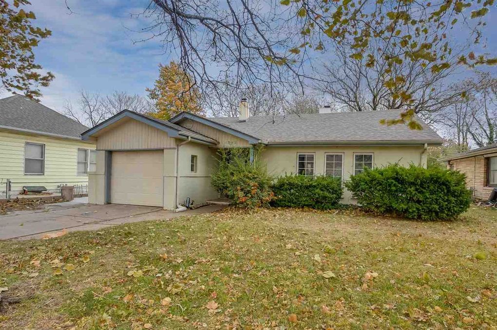 Request a Viewing for 1542 North Salina Avenue Tenant Turner